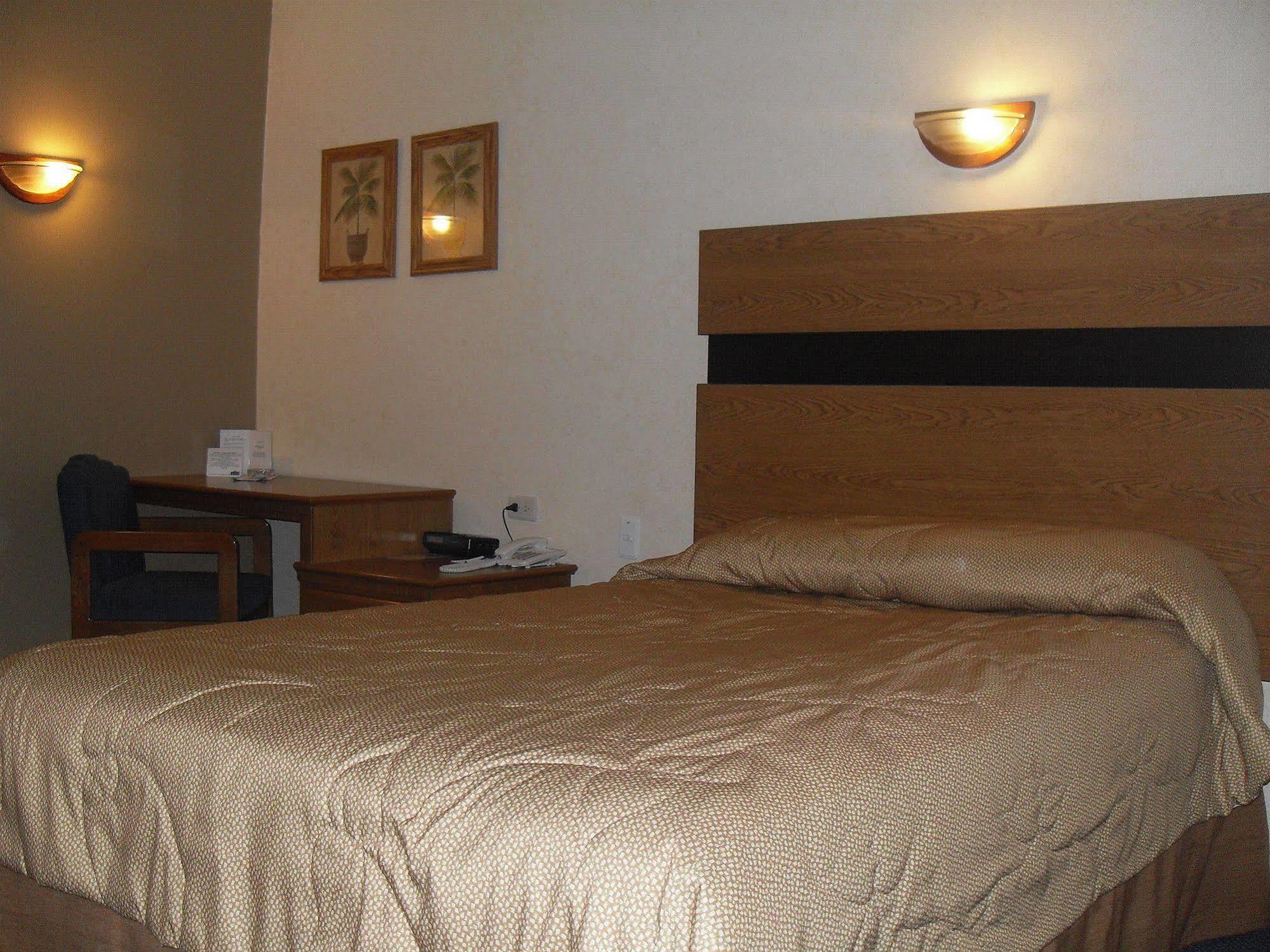 American Inn Hotel & Suites Parral Zewnętrze zdjęcie