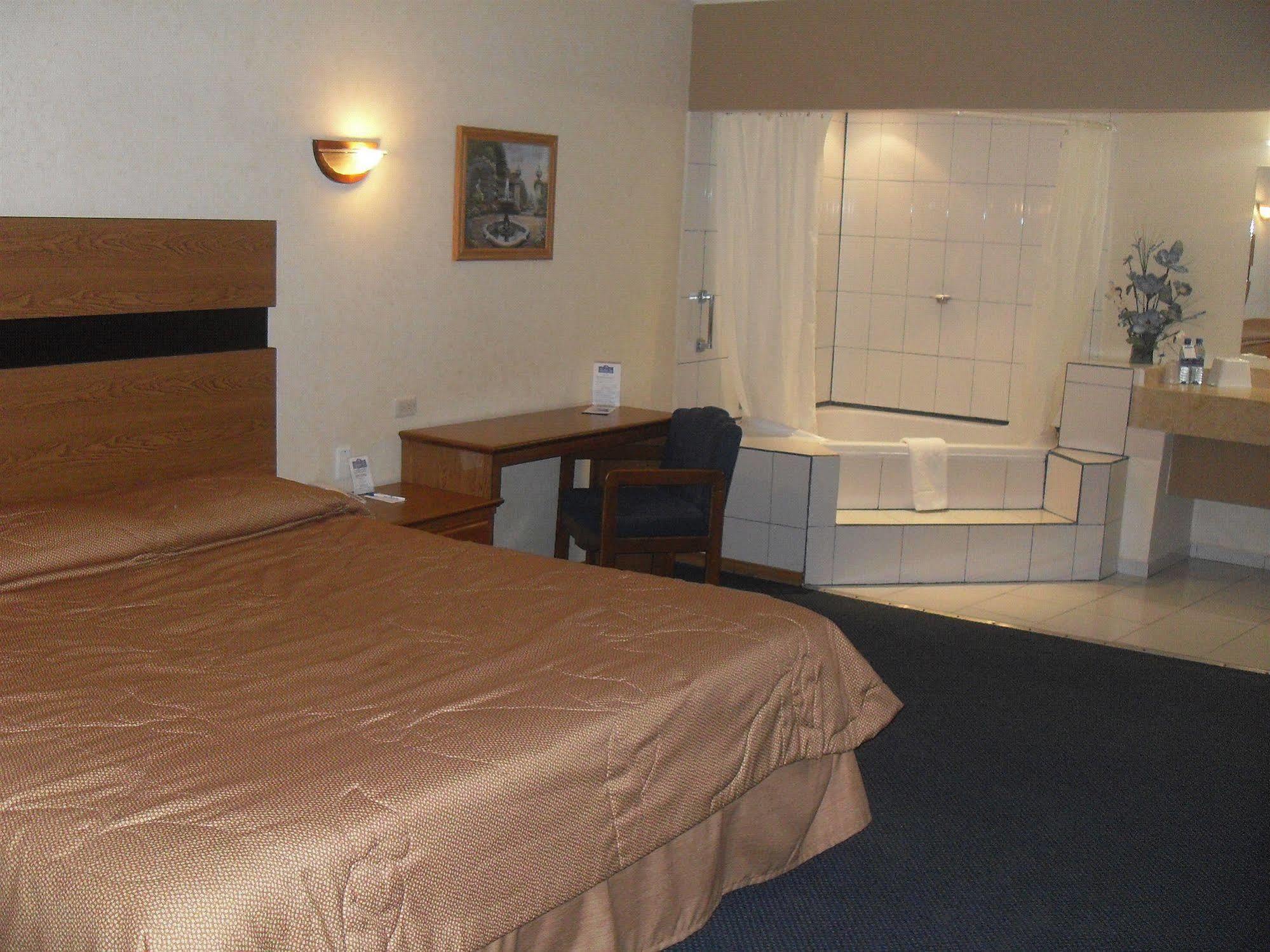 American Inn Hotel & Suites Parral Zewnętrze zdjęcie