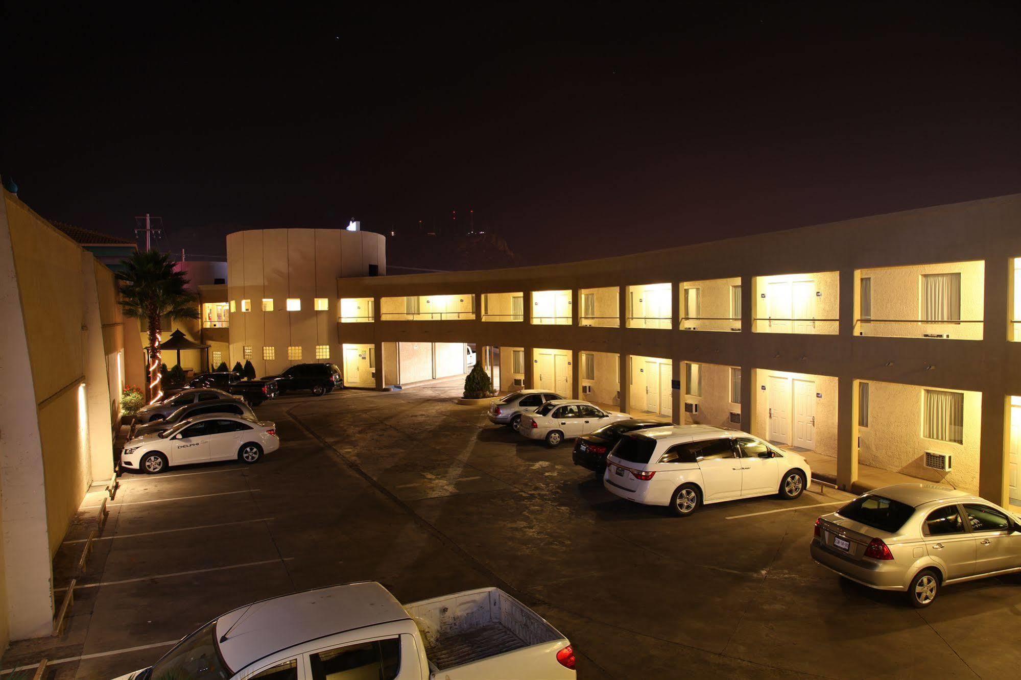 American Inn Hotel & Suites Parral Zewnętrze zdjęcie